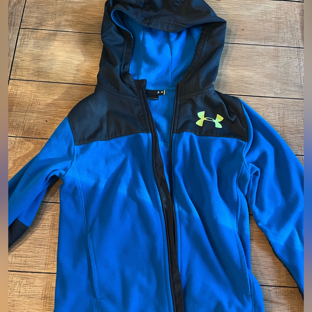 Boys Under Armour fleece. Size 6